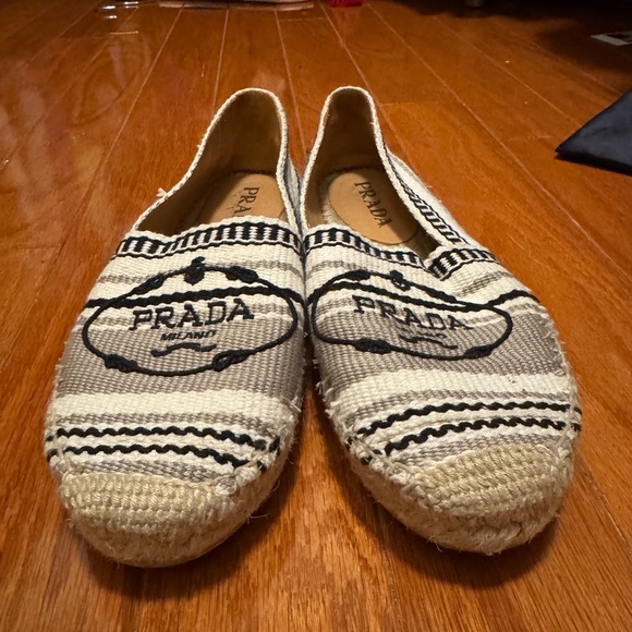 Prada size 37, worn handful times - Picture 2 of 5
